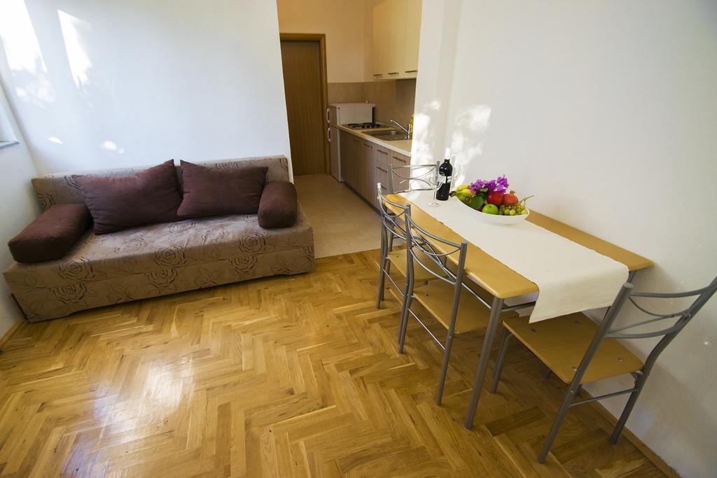 Apartmani I Sobe Grga Starigrad Exterior photo